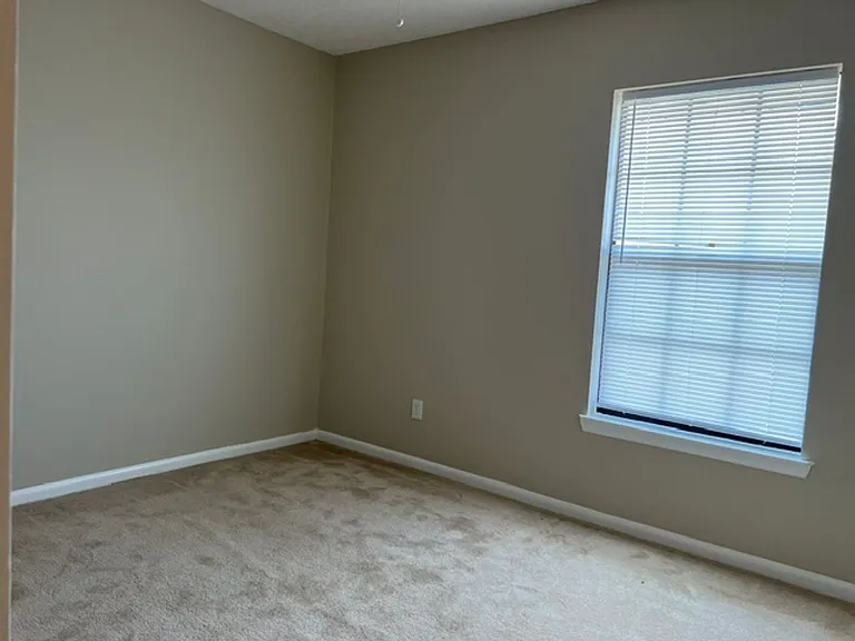 1514 Manor Dr NE — Photo 6