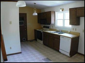 3rd image of 5809 Rockwood Ln