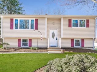 15 Austin St, Waterford, CT 06385