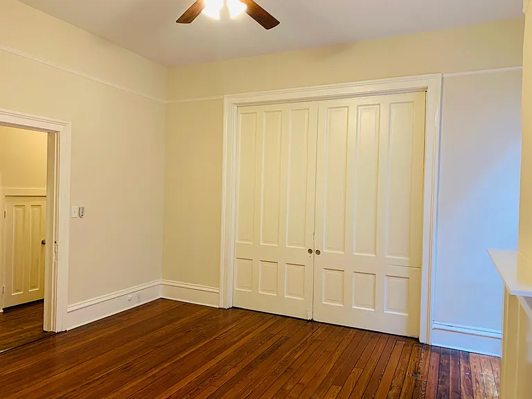 903 Montgomery St — Photo 14