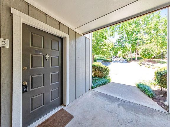2nd image of 513 Park Ridge Cir