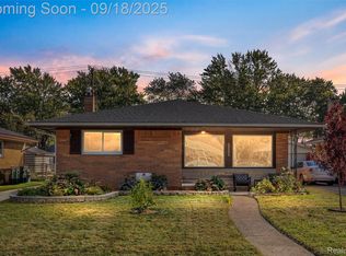 22206 Winshall St, Saint Clair Shores, MI 48081
