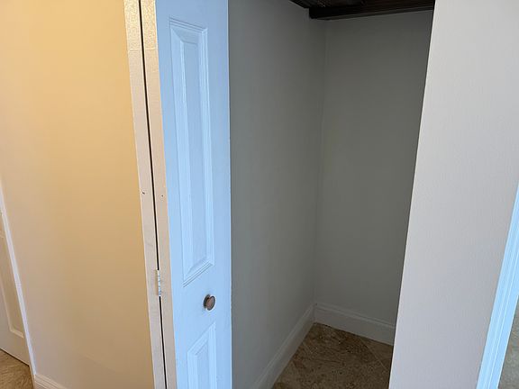 4th image of 555 NE 15th St APT 24B