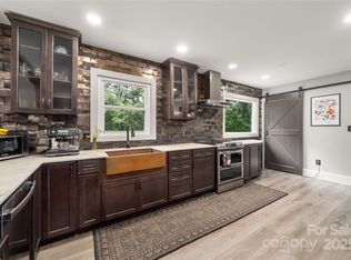 347 Park Knoll Dr, Horse Shoe, NC 28742