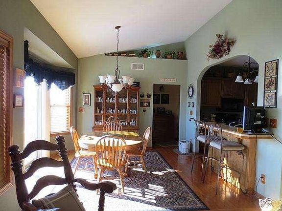 5th image of 1233 Garfield Ln
