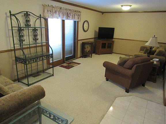 4th image of 853 Meadview Dr
