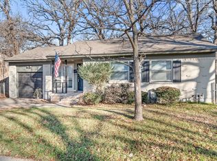1011 W Inwood Dr, Arlington, TX 76013