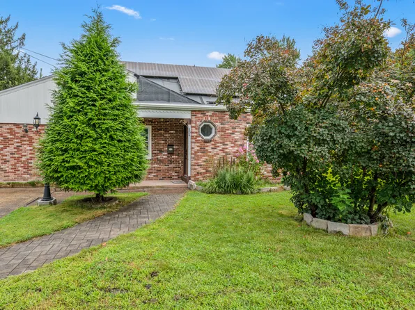 154 Oconnell Drive, East Hartford, CT 06118