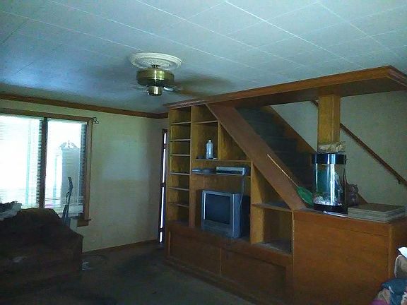 livingroom- upstairs steps