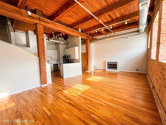 3rd image of 1901 S Clark St #205