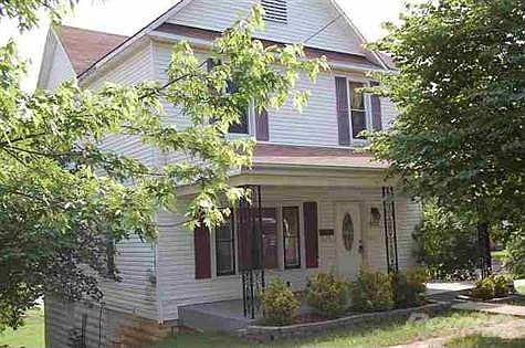 2nd image of 902 N Main St