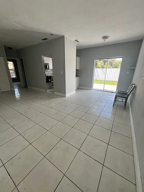 Building Photo - 3710 SW 87th Ct
