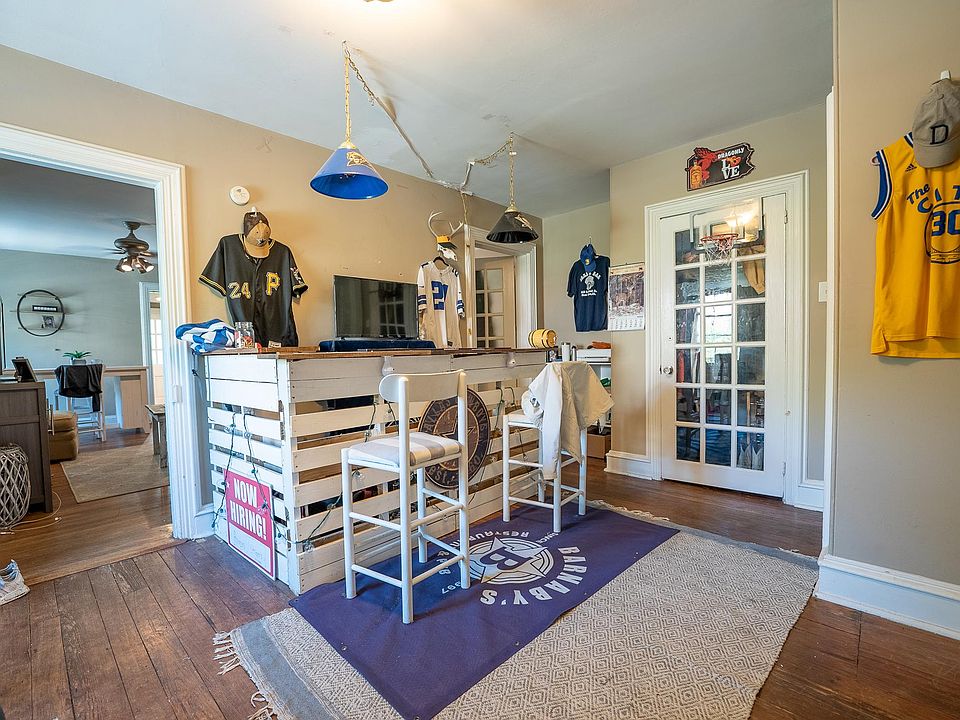 Middle room