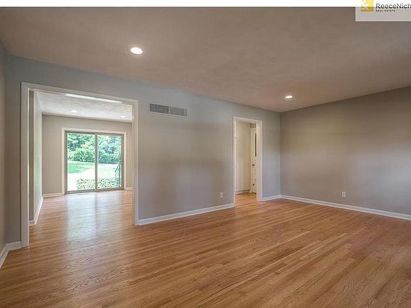 4th image of 8945 Conser Dr