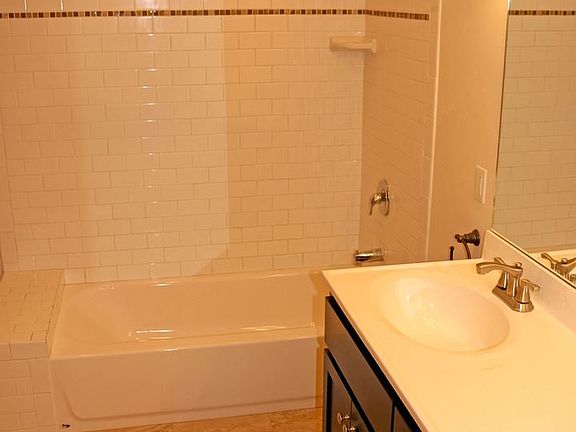5th image of 2230 4th Ave APT B