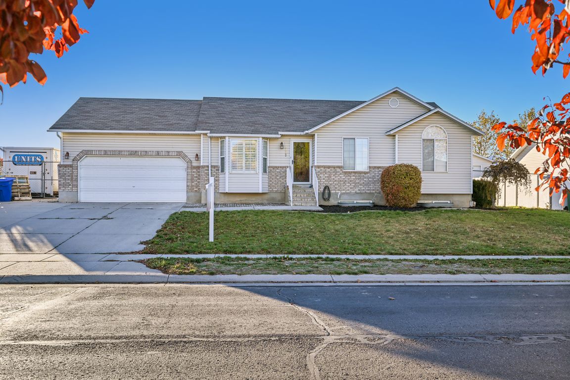 S Wild Clover Ln-S2810-001.jpg