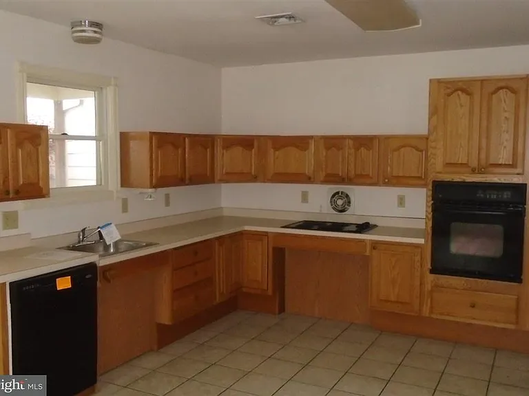 Big kitchen with newer wall oven