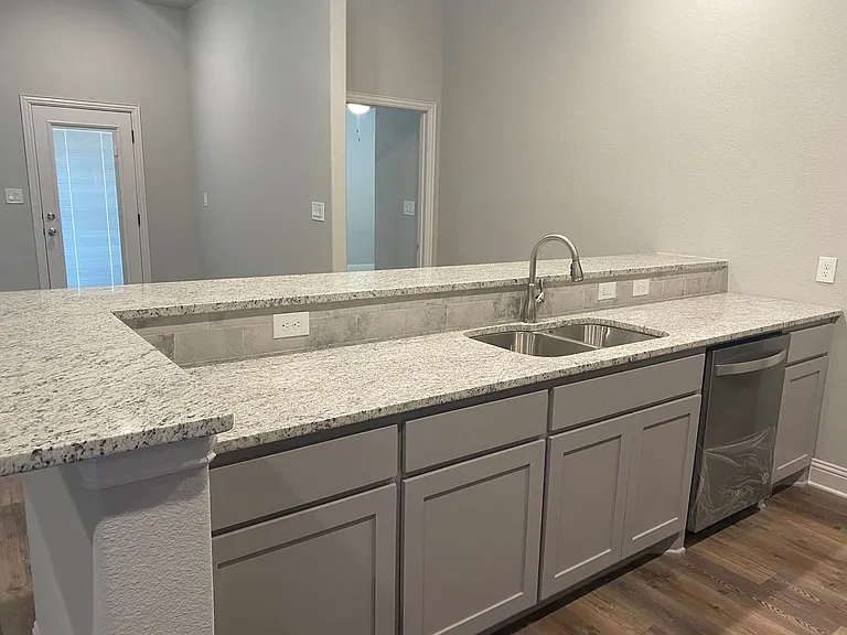 2805 Tulip Dr — Photo 4