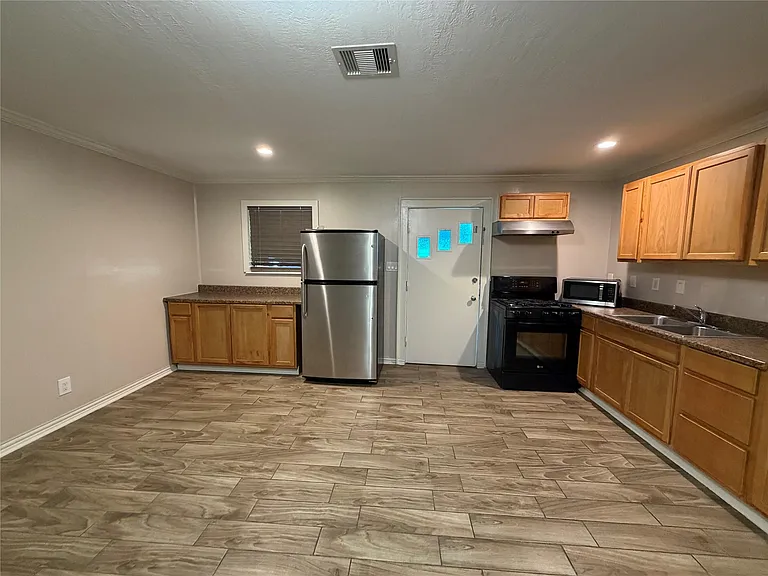 1516 Terry St — Photo 1