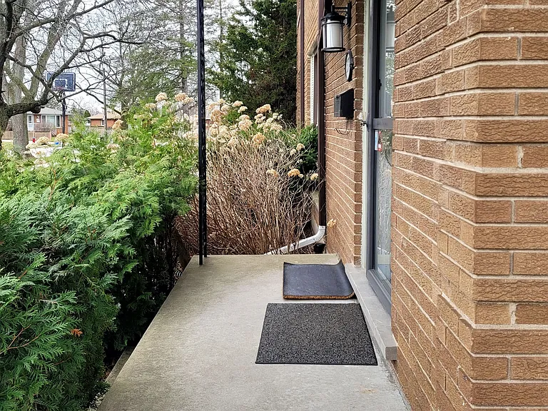 1374 Charles Dr #UPPER — Photo 3