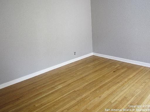 2nd image of 824 canterbury hill