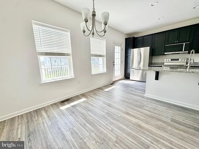 1066 Wickersham Way — Photo 5