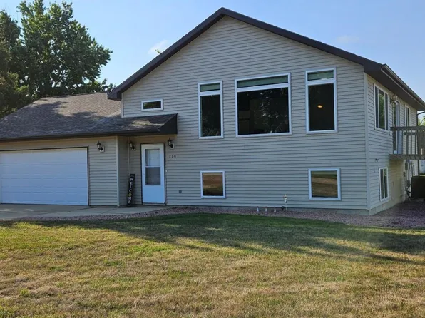 114 35th St S, Brookings, SD 57006