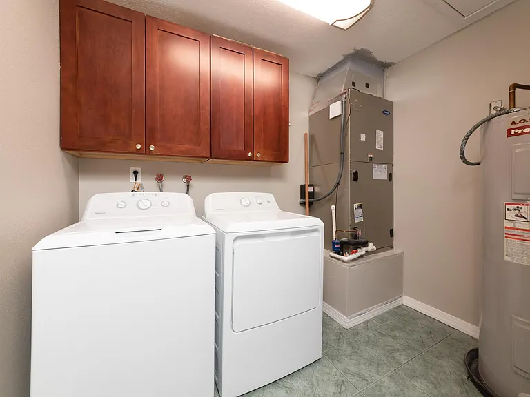 3222 Nottingham Ln — Photo 23