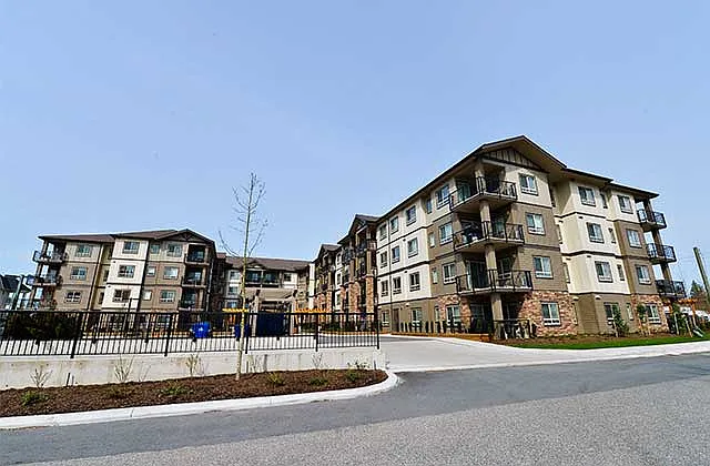 Lexington Court Apartments — Photo 4