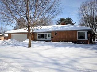 743 Woodland Dr, Sun Prairie, WI 53590