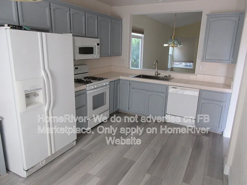 3 bed, 2.0 bath, 1446 sqft, $2,800 — Photo 2