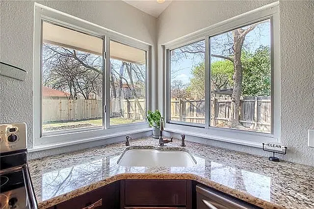 3 bed, 1632 sqft, $1,940 — Photo 2