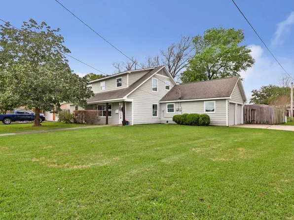 1005 Woods Dr, Liberty, TX 77575