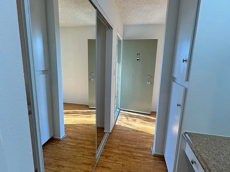6736 Cleon Ave — Photo 32