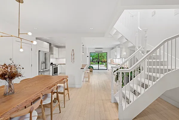 Sold by Nest Seekers International | media 7