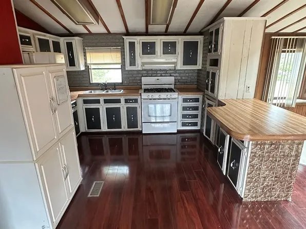 Conlin MHP, LLC, 627 S Conlin Court Dr #2-537, Hancock, WI 54943