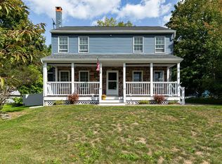 594 N Quaker Ln, Hyde Park, NY 12538