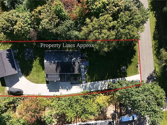 3rd image of 797 Royal Cir