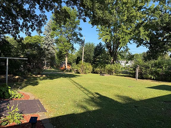 3rd image of 604 3rd St SW