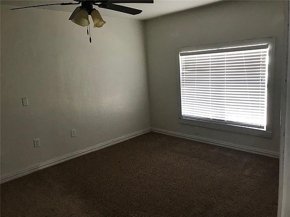 2nd image of 410 E Avenue G
