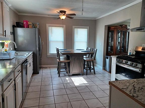 4th image of 2131 S 38th St