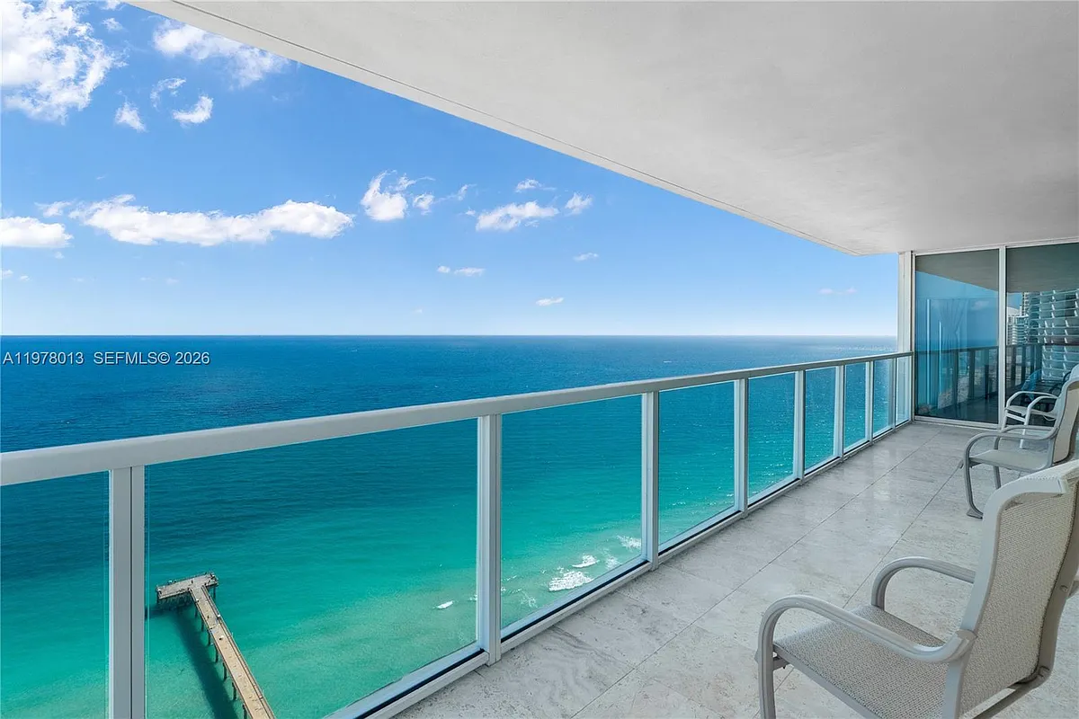 Building Photo - 16699 Collins Ave #3803