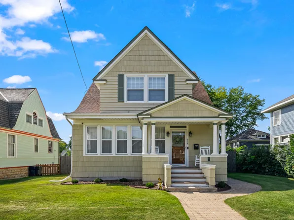 638 N Spring St, Elgin, IL 60120