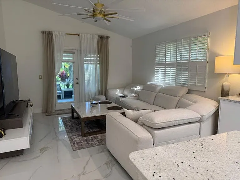 544 NW 38th Ave — Photo 6