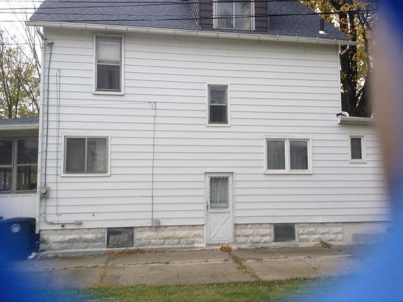 3rd image of 153 Roswell St