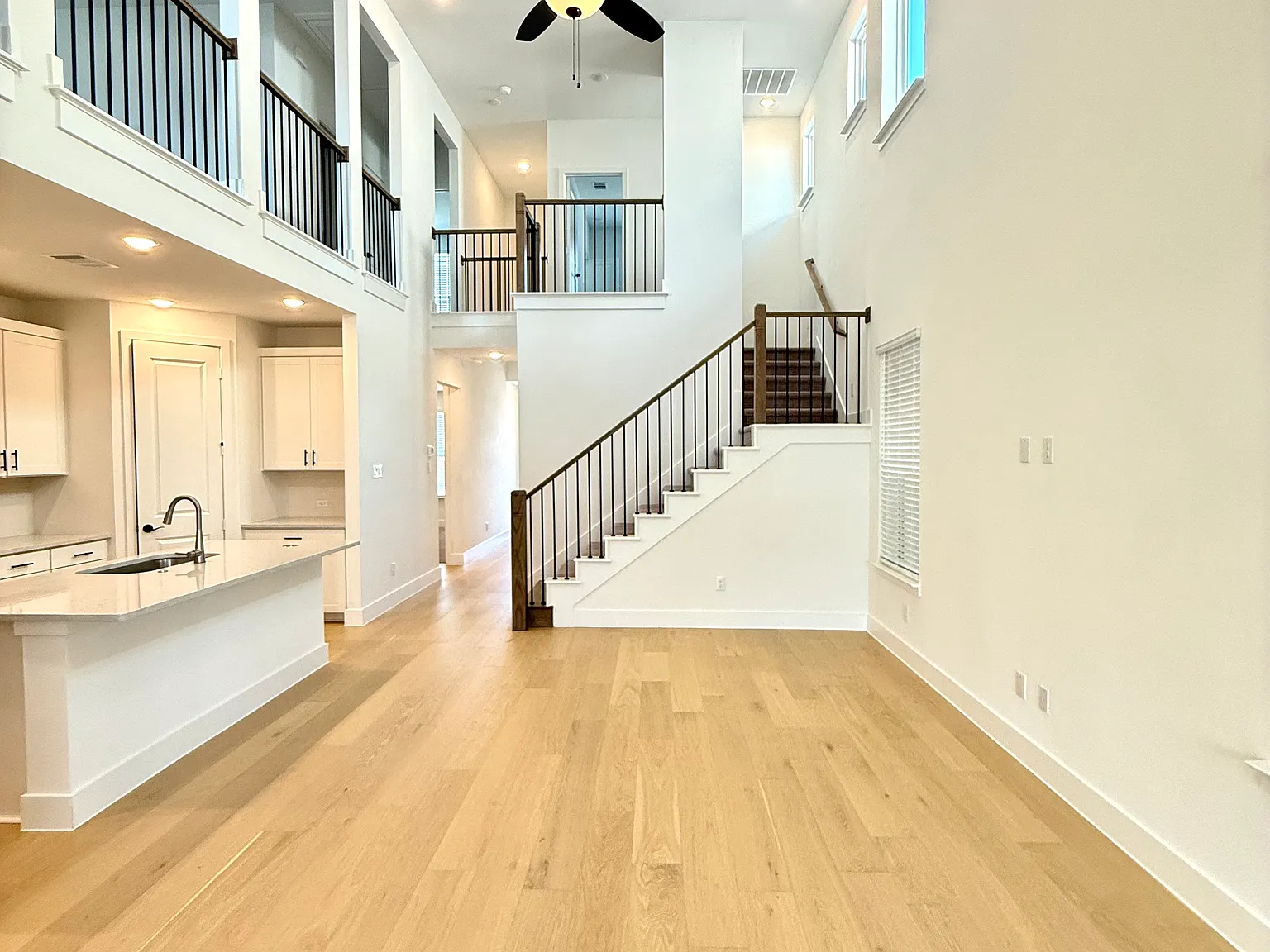 4 bed, 2530 sqft, $4,300 — Photo 3