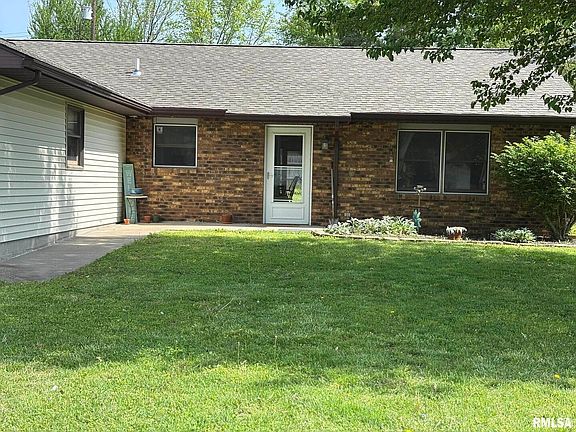 3rd image of 617 S Surrey Ln