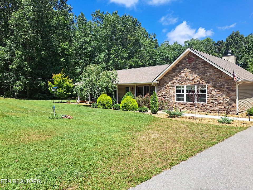 2nd image of 816 Wallace Way