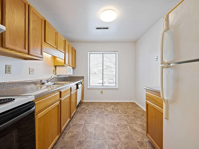 Foxridge Apartment Homes — Photo 119