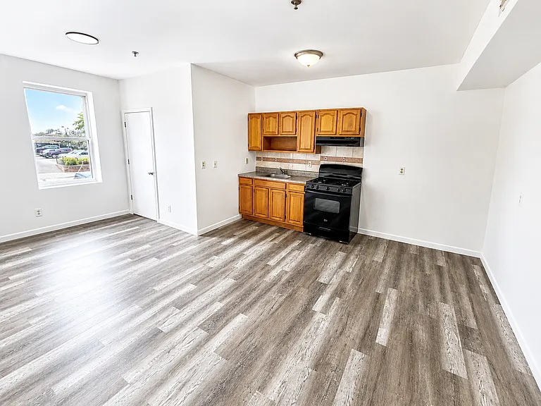 146 N Grove St — Photo 27
